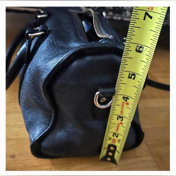 Authentic Burberry Black Leather Handbag/Crossbody/Satchel - Picture 3 of 16